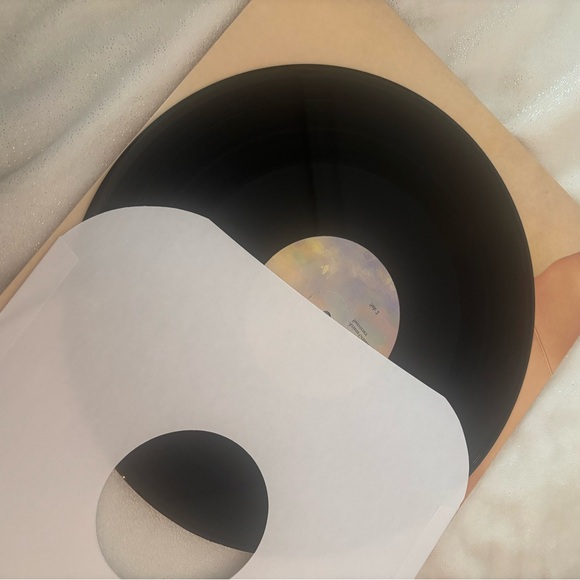 Ariana Grande Sweetener Vinyl - Picture 2 of 4
